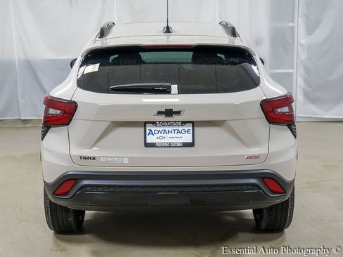 New 2026 Chevrolet Trax RS w/ Sunroof Package FWD image 6