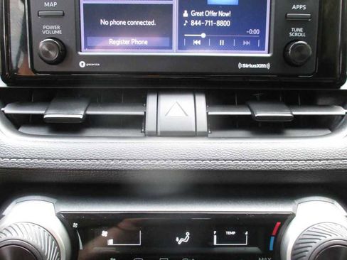 Used 2022 Toyota RAV4 LE image 6