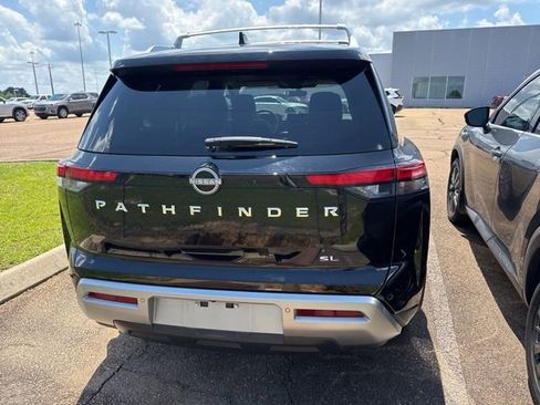 Used 2024 Nissan Pathfinder SL w/ SL Premium Package FWD image 8