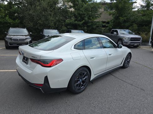 Used 2023 BMW i4 eDrive35 RWD image 3