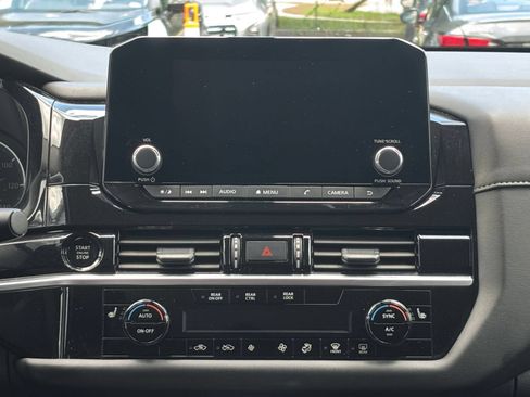 Used 2025 Nissan Pathfinder SV FWD image 20