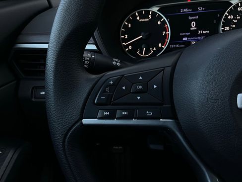 Used 2025 Nissan Altima 2.5 SV image 32