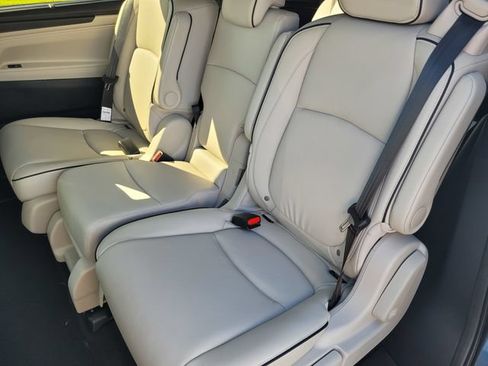 New 2026 Honda Odyssey Touring image 9