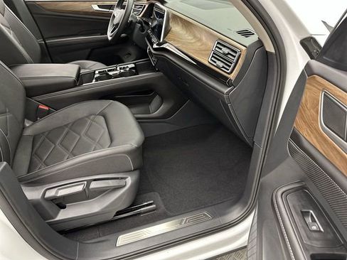 Certified 2025 Volkswagen Atlas SE image 26