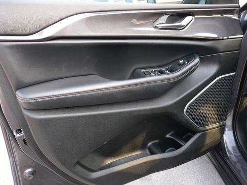 Used 2022 Jeep Grand Cherokee Altitude image 15