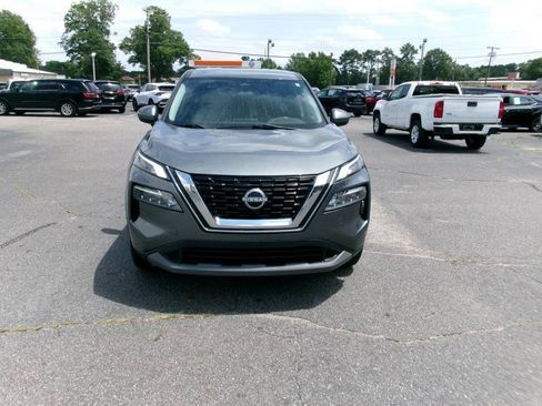 Used 2023 Nissan Rogue SV FWD image 3