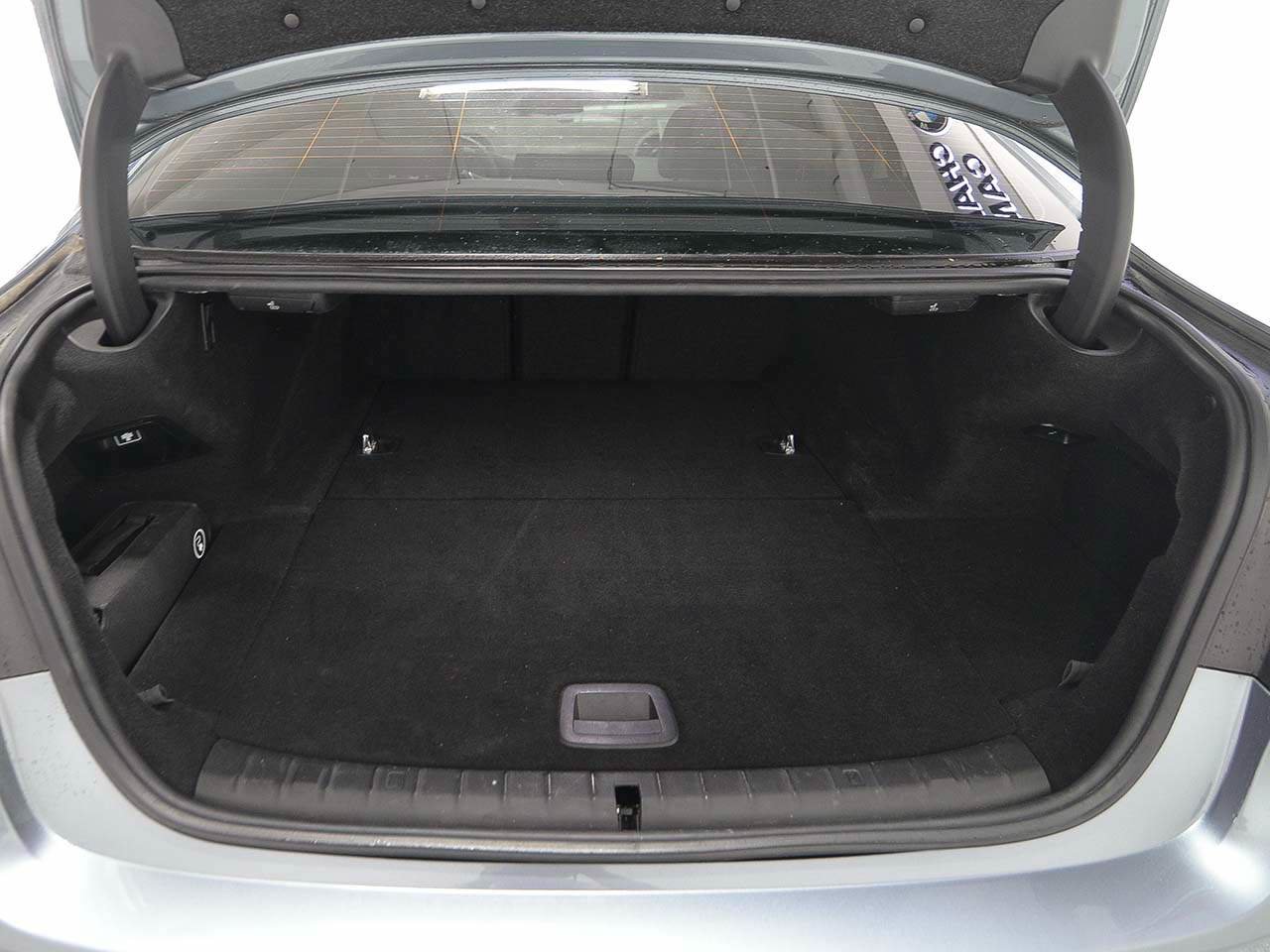 Used 2019 BMW 530e w/ Convenience Package RWD image 12
