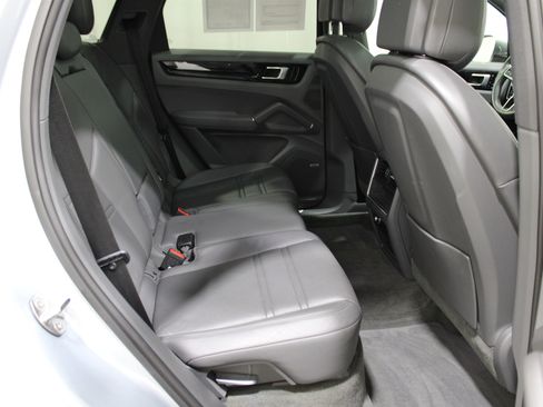Used 2019 Porsche Cayenne image 35