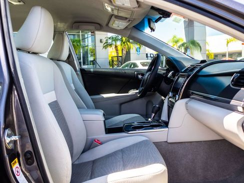Used 2014 Toyota Camry LE FWD image 23