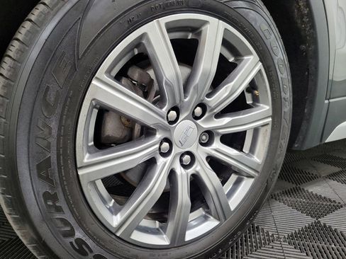 Used 2019 Cadillac XT4 Premium Luxury w/ Cold Weather Package AWD/4WD image 31