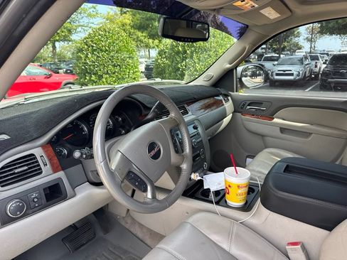 Used 2011 GMC Yukon SLT w/ SLT-2 Equipment Package RWD image 1