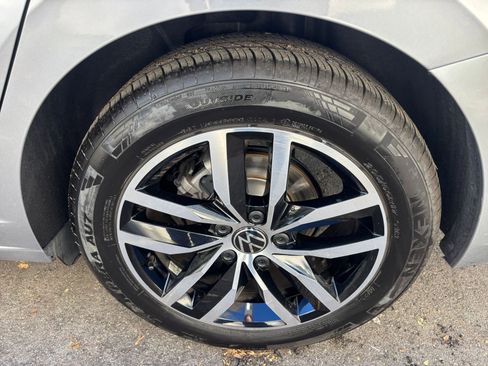 Used 2025 Volkswagen Jetta SE image 30