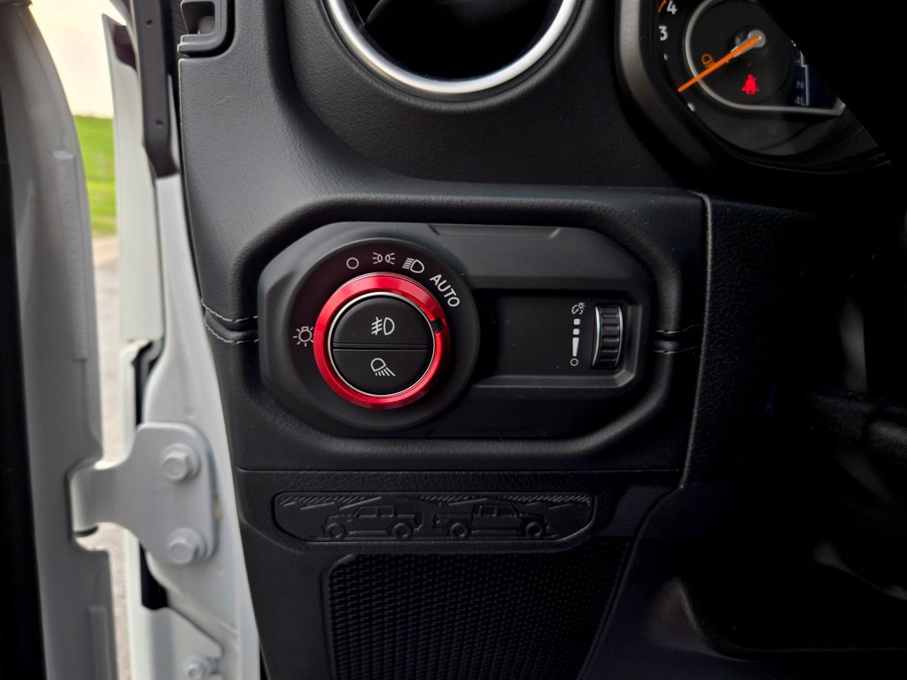 Used 2025 Jeep Gladiator Sport AWD/4WD image 16