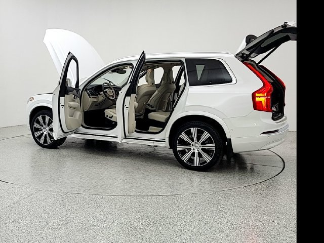 Certified 2025 Volvo XC90 T8 Plus w/ Protection Package Premier AWD/4WD image 12