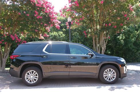 Used 2023 Chevrolet Traverse LT w/ LPO, Floor Liner Package AWD/4WD image 5