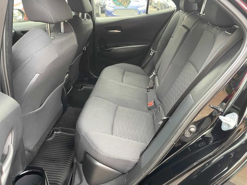 Used 2022 Toyota Corolla Hatchback image 11