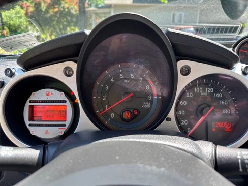 Used 2010 Nissan 370Z Touring w/ Sport Pkg RWD image 19