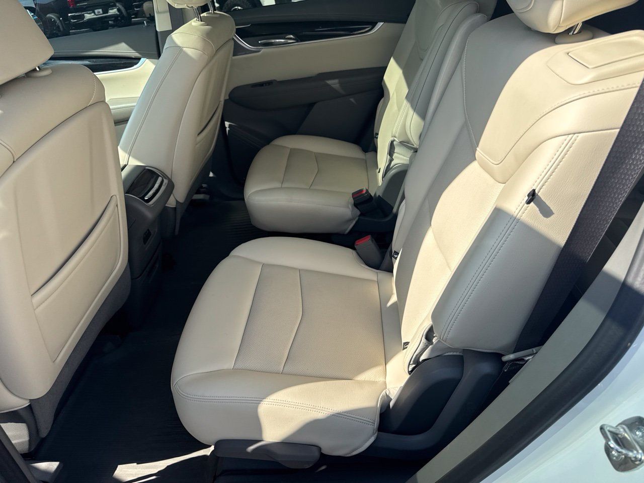 Used 2024 Cadillac XT6 Premium Luxury w/ LPO, Floor Liner Package AWD/4WD image 4