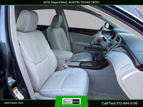 Used 2012 Toyota Avalon Limited image 27