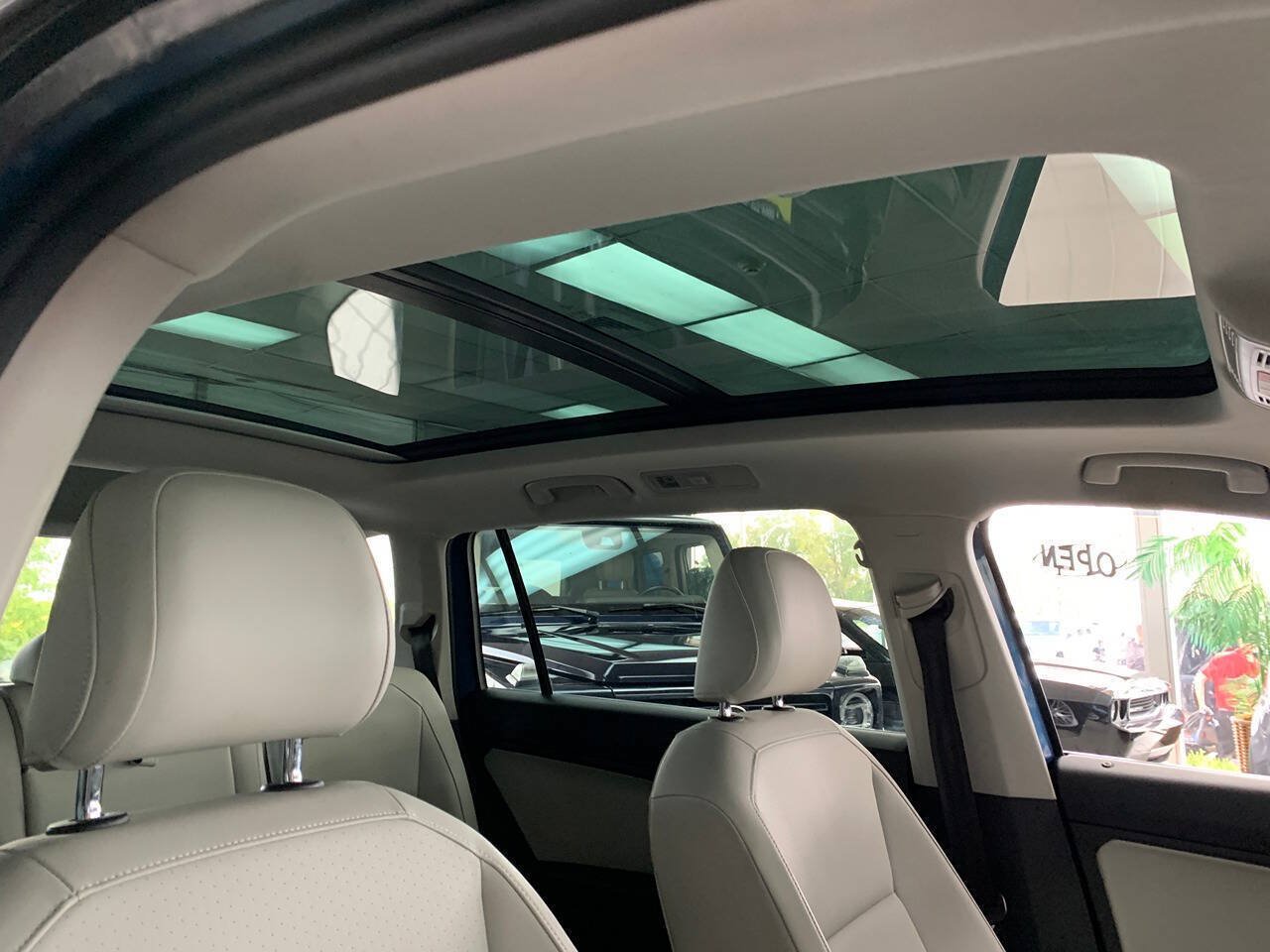 Used 2018 Volkswagen Tiguan SE AWD/4WD image 17