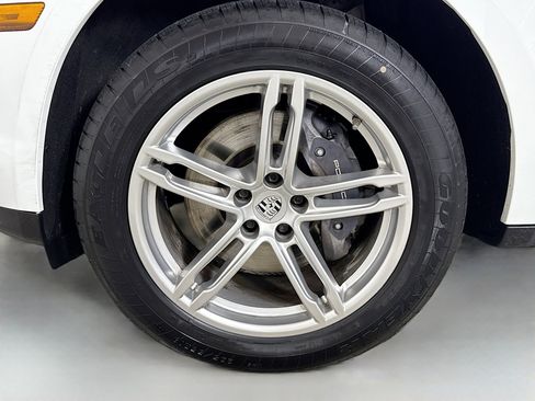 Certified 2021 Porsche Macan image 31