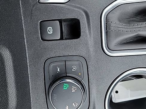 Used 2023 Chevrolet Traverse LT w/ LT Premium Package AWD/4WD image 18