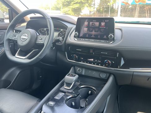 Certified 2023 Nissan Rogue SL FWD image 4