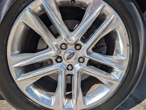 Used 2017 Ford Explorer Limited w/ Equipment Group 301A FWD image 8