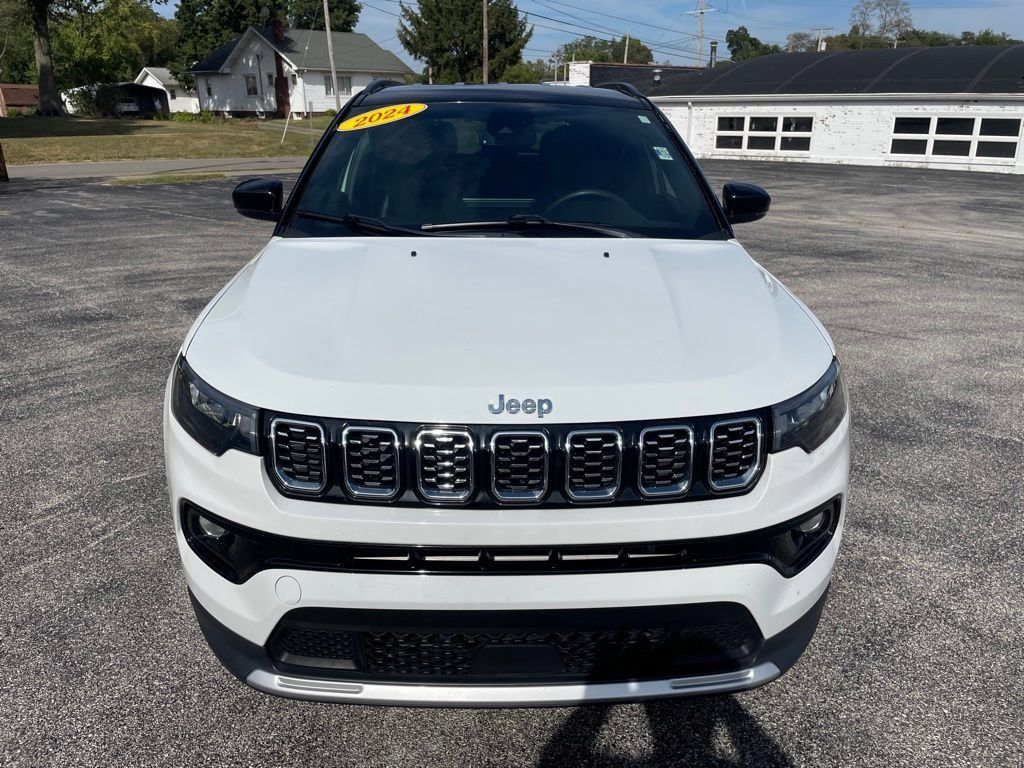Used 2024 Jeep Compass Limited AWD/4WD image 2
