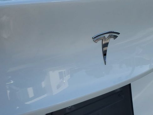 Used 2024 Tesla Model Y Long Range RWD image 29