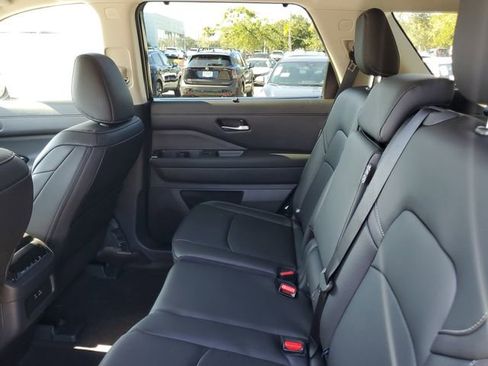 New 2025 Nissan Pathfinder SL image 25