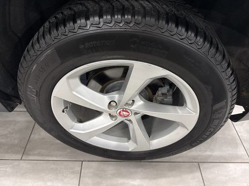 Used 2020 Jaguar F-PACE Premium image 11