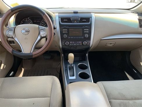Used 2015 Nissan Altima 2.5 SV w/ Convenience Package image 17