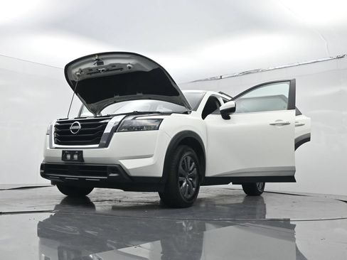 Used 2023 Nissan Pathfinder SV FWD image 29