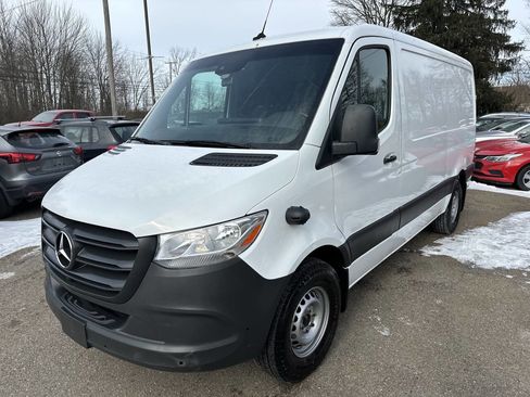 Used 2022 Mercedes-Benz Sprinter 1500 image 2