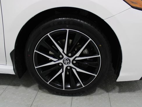 Used 2023 Toyota Camry SE AWD/4WD image 5