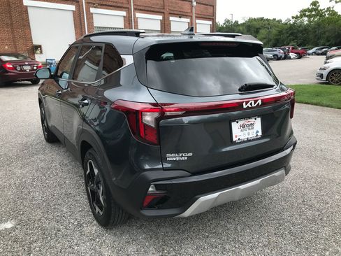 Used 2024 Kia Seltos EX FWD image 5