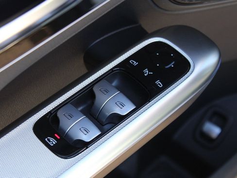 Certified 2025 Mercedes-Benz GLC 300 4MATIC image 13