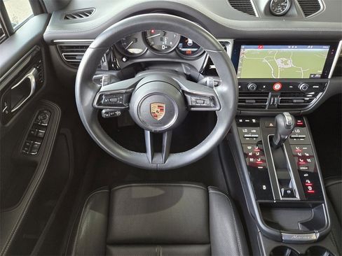 Used 2025 Porsche Macan image 13