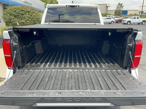 Used 2025 Toyota Tacoma TRD Off-Road AWD/4WD image 7