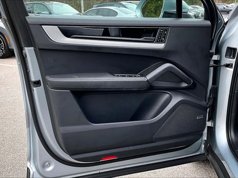 Used 2024 Porsche Cayenne image 48