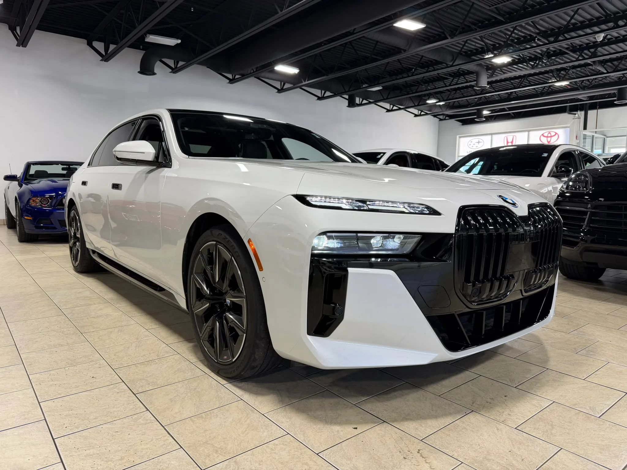 Used 2024 BMW i7 xDrive60 w/ Executive Package AWD/4WD image 9