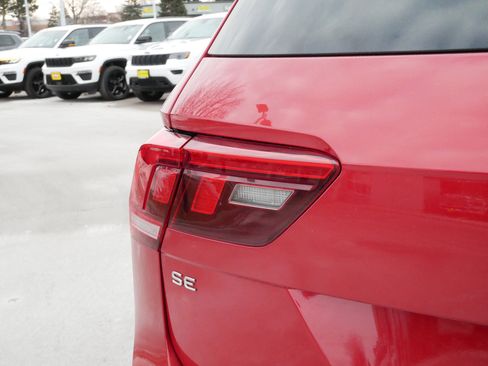 Used 2022 Volkswagen Tiguan SE image 17