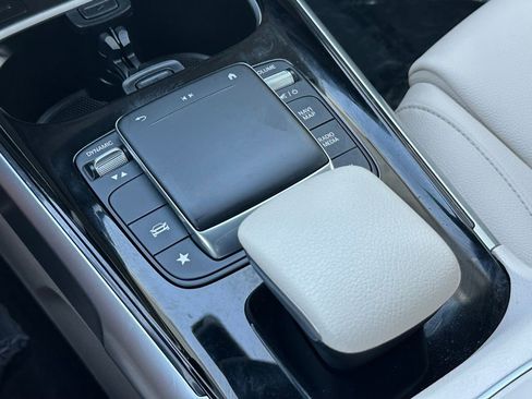 Used 2023 Mercedes-Benz GLB 250 4MATIC w/ Premium Package image 60
