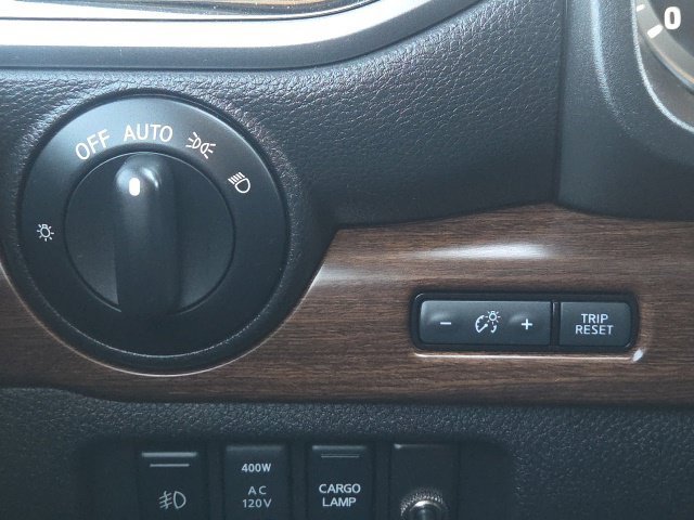 Used 2018 Nissan Titan Platinum Reserve w/ Platinum Utility Package AWD/4WD image 24