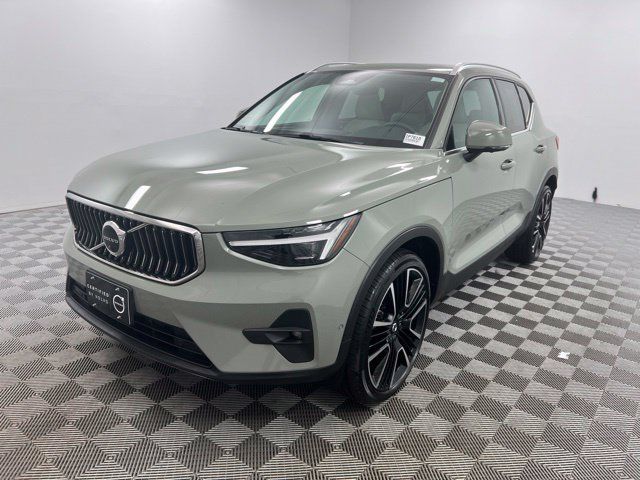 Certified 2023 Volvo XC40 B5 Ultimate w/ Protection Package Premier AWD/4WD image 2