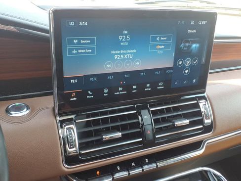 Used 2024 Lincoln Navigator Reserve AWD/4WD image 23