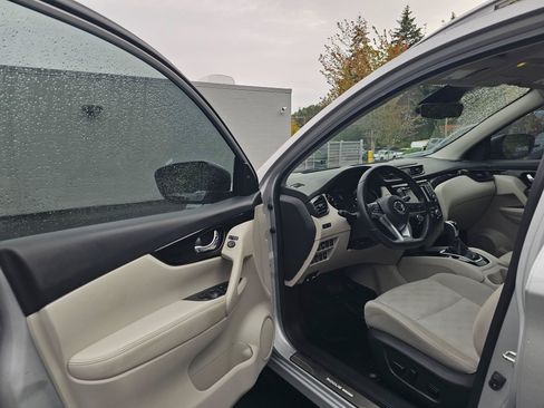 Used 2019 Nissan Rogue Sport SV w/ Technology Package AWD/4WD image 23