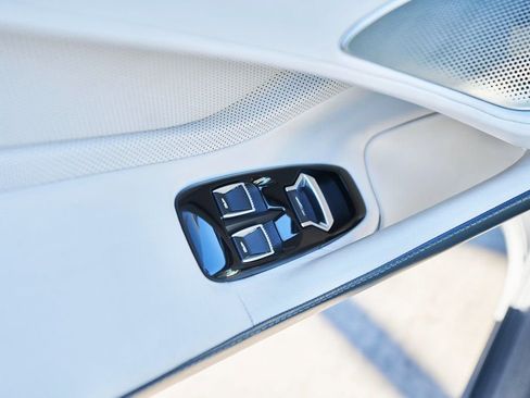 Used 2022 McLaren GT RWD image 32