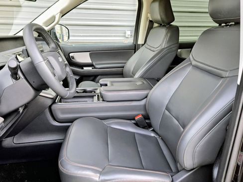 Used 2025 Ford Expedition Max Active image 9